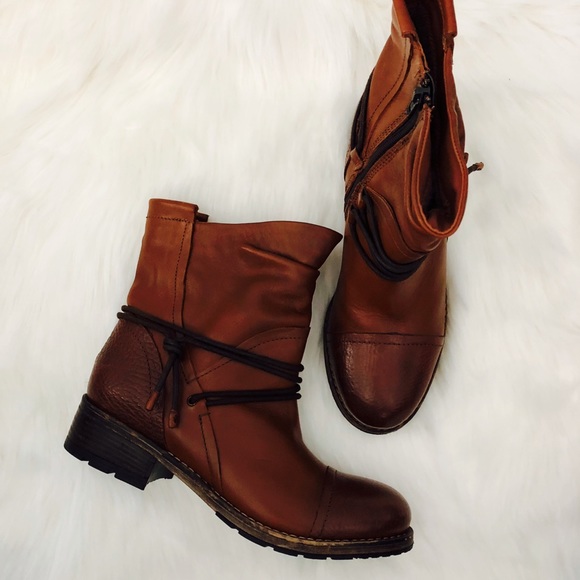 Clarks Shoes - Clark’s Brown Short Volants Boots NWOB